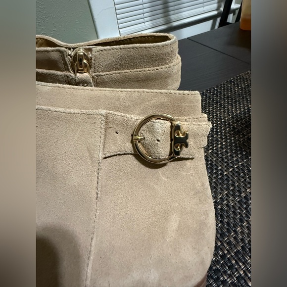 NEW Tory Burch Sofía Suede Ankle Bootie - Picture 10 of 10